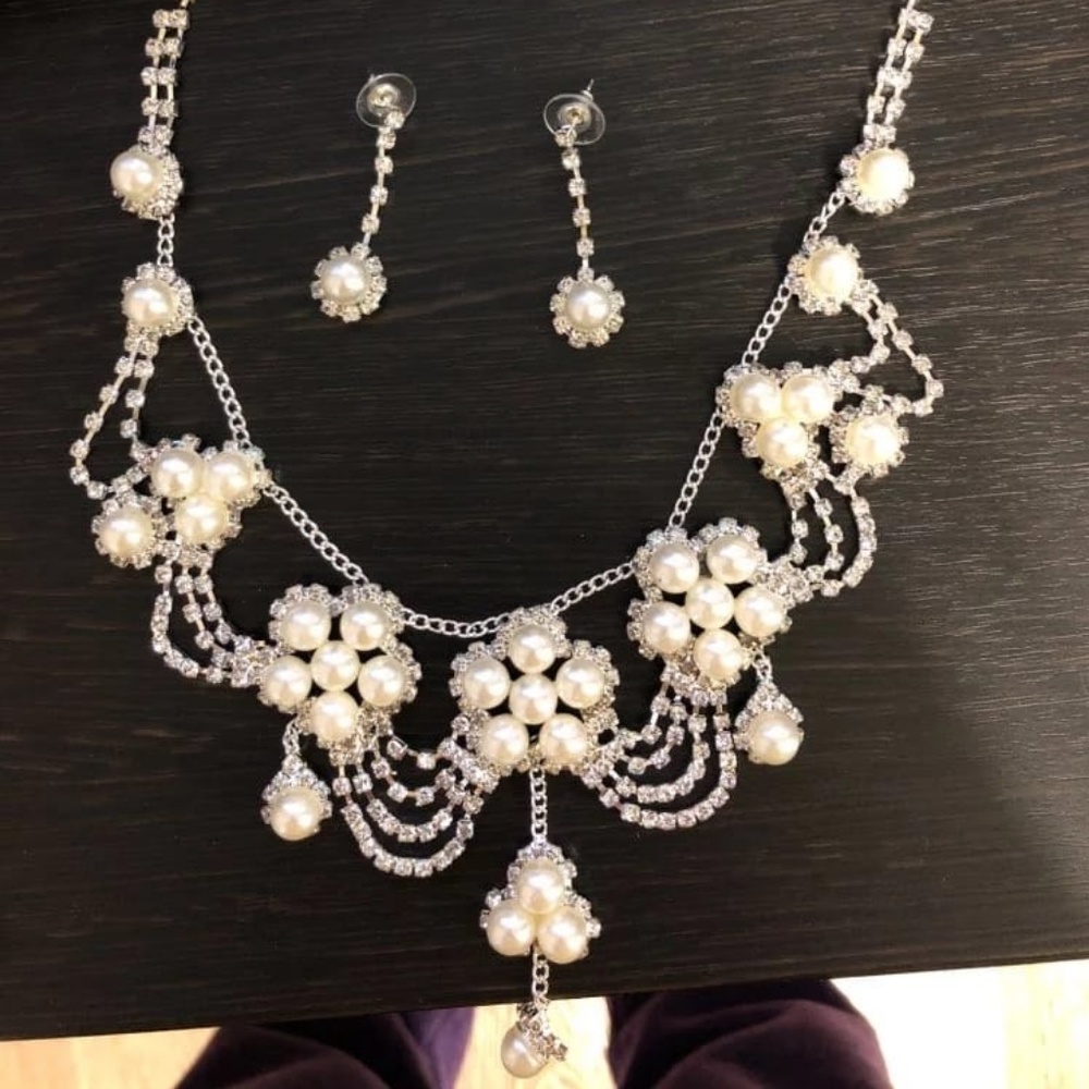 Sliver Plated Rhinestone Crystal Faux Pearl Neckla - Picture 2 of 2